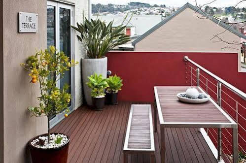Twofourtwo Boutique Apartments Лонсестън Екстериор снимка